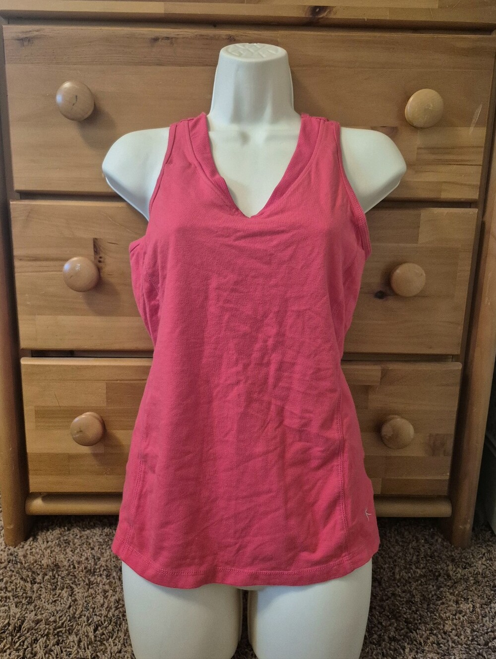 Danskin Now Red V-Neck Tank Top W Built-in Sports Bra Not Underwire Size M